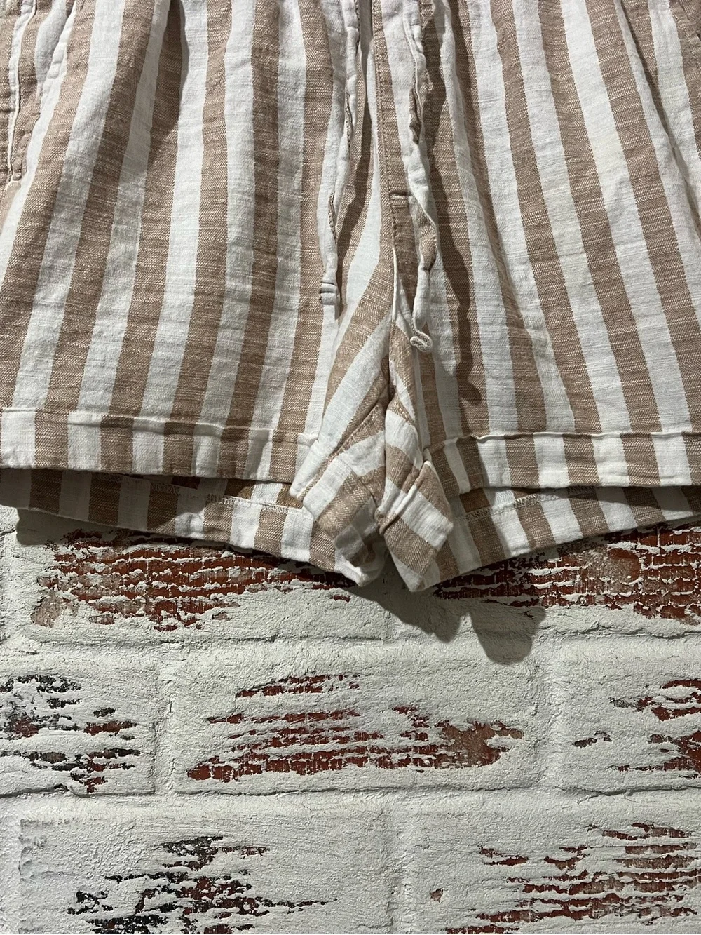 Old Navy Women's Linen Blend Striped Shorts Sz Small Tan White Elastic Waist
